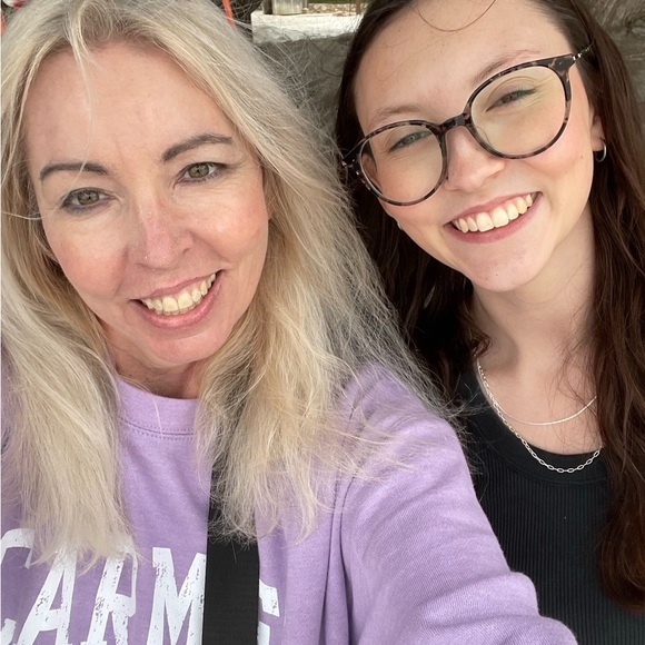 Meet your Posher, Kelly! - Picture 3 of 3